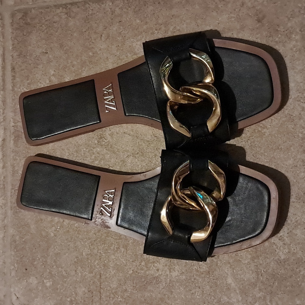 Zara Black Faux Leather Chunky Chain Flat Sandals Size 41/10-10.5